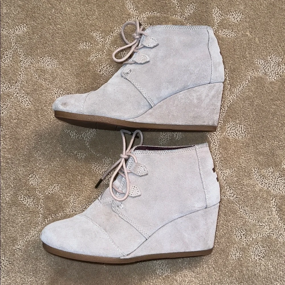 Toms Kala Tan Suede Wedge Bootie, Sz 8 - Picture 3 of 7